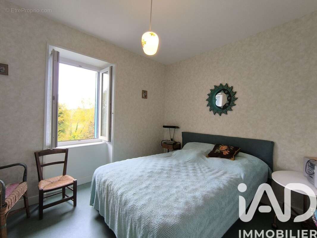 Maison 111 m² à Crocq  - photo 9