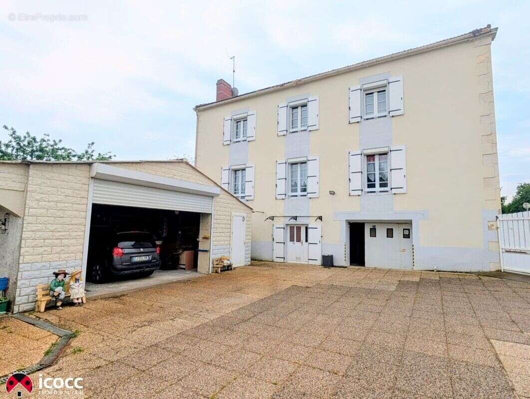 Maison à MOUZEUIL-SAINT-MARTIN