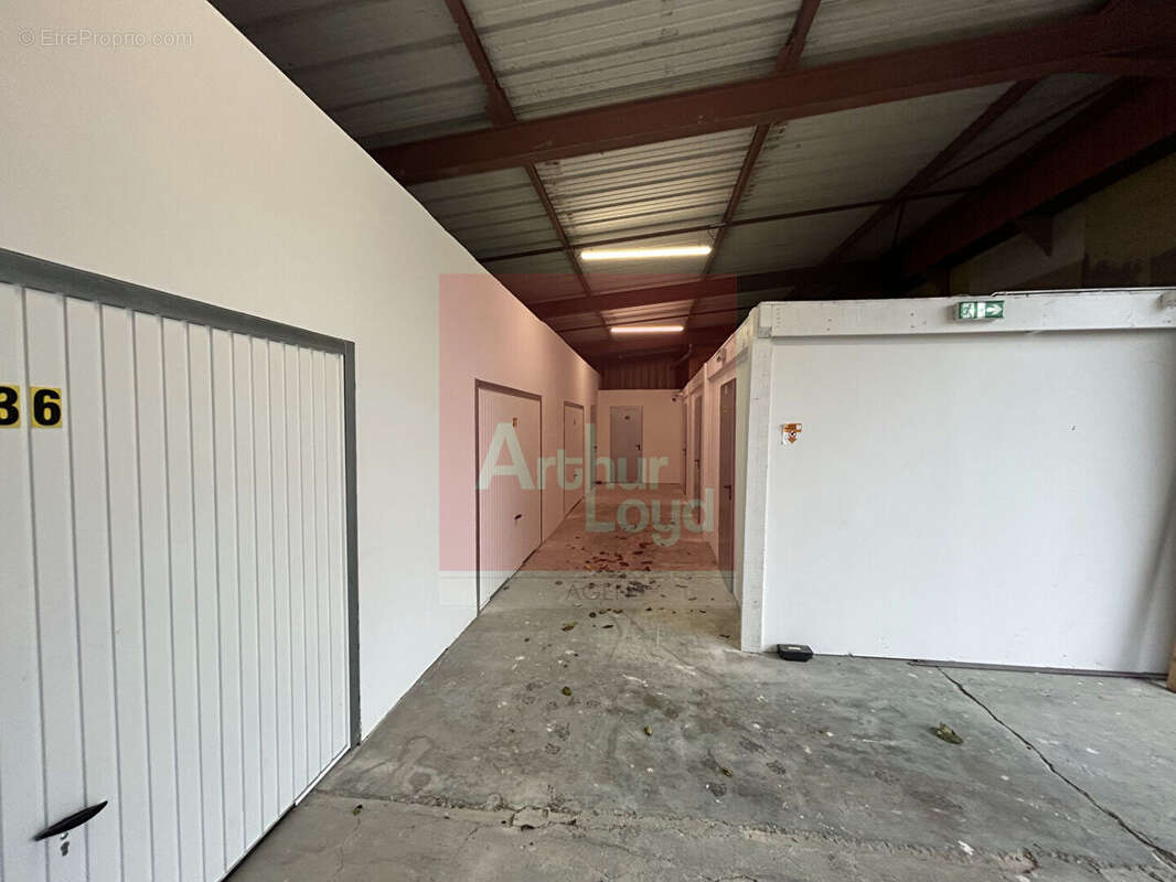 1890 m² à Sainte-Livrade-Sur-Lot  - photo 4