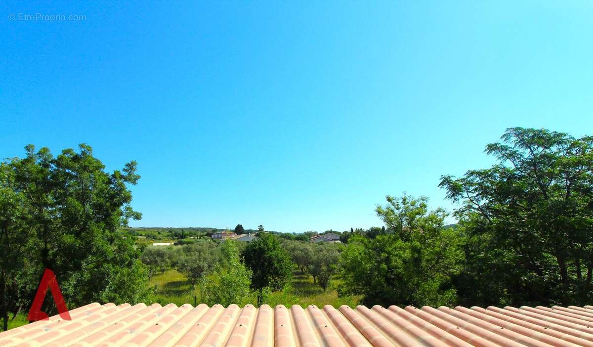 Élégante Villa Contemporaine T4 de Plain-Pied avec Piscine Chauffée, Pool-House, Grand Garage, Carport et Accès Camping-Car  Ar - photo 9