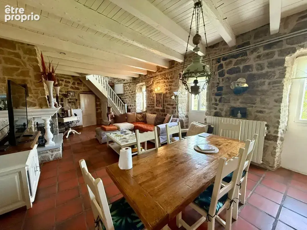 Mas ancien de caractére avec dépendance et terrain attenant - photo 11