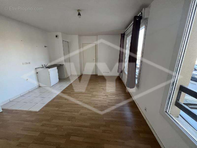 Appartement à COMBS-LA-VILLE