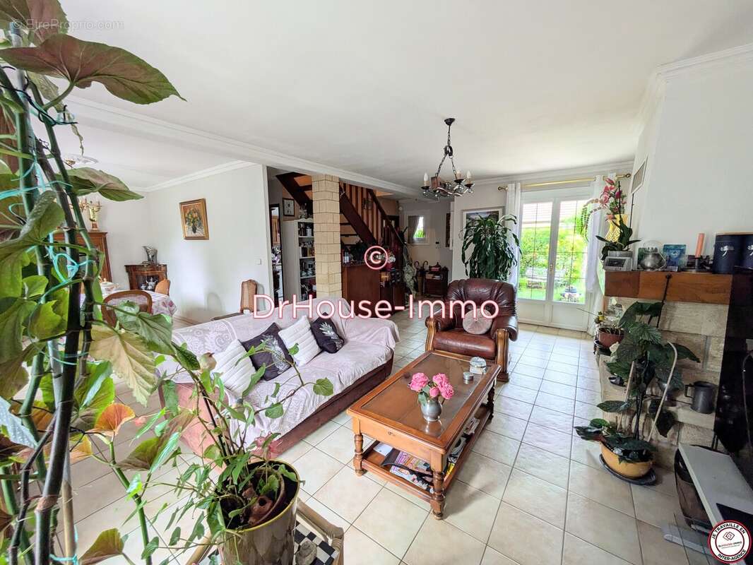 Maison à CHANTELOUP-LES-VIGNES