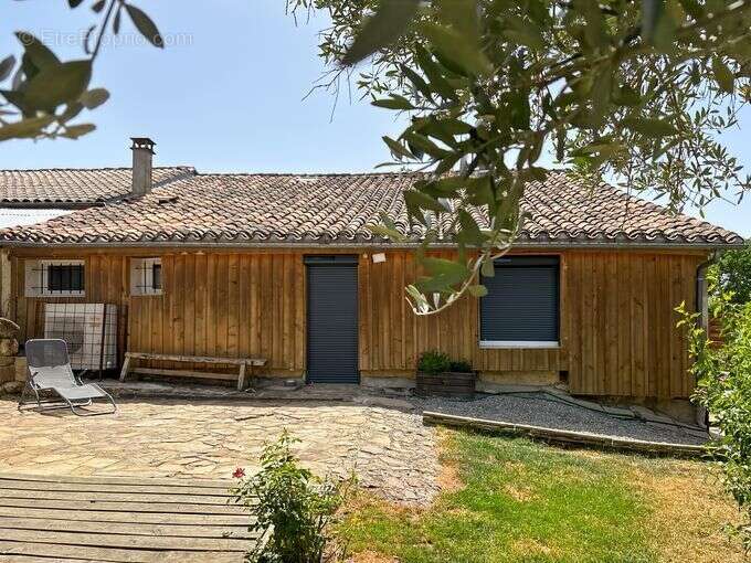 Non loin de FLEURANCE, village avec écoles, maison de charme habitable de plain pied avec jardin - photo 2