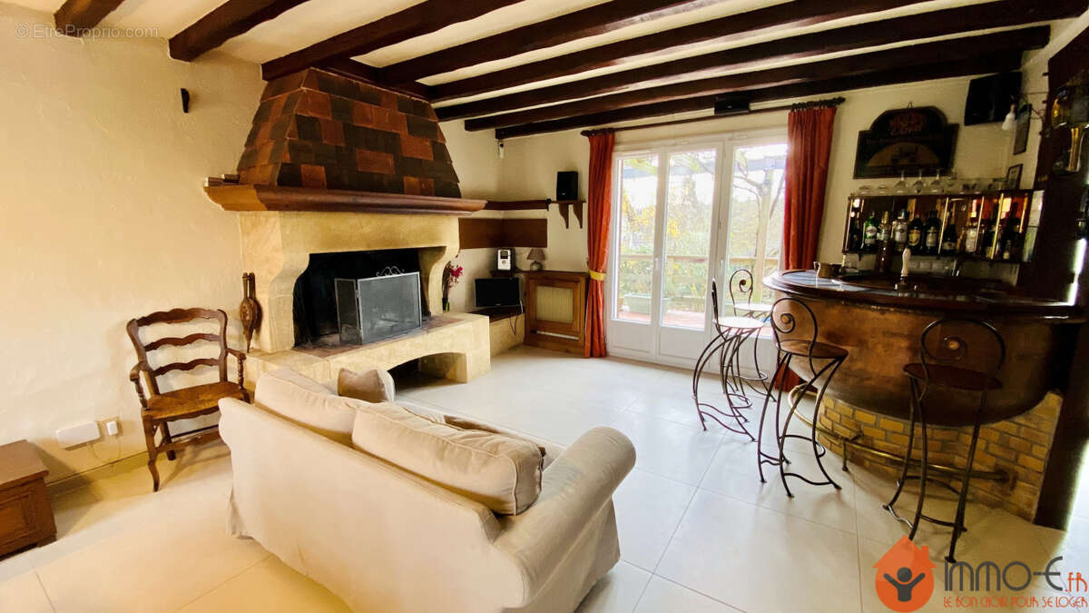 Maison à CONDE-SAINTE-LIBIAIRE