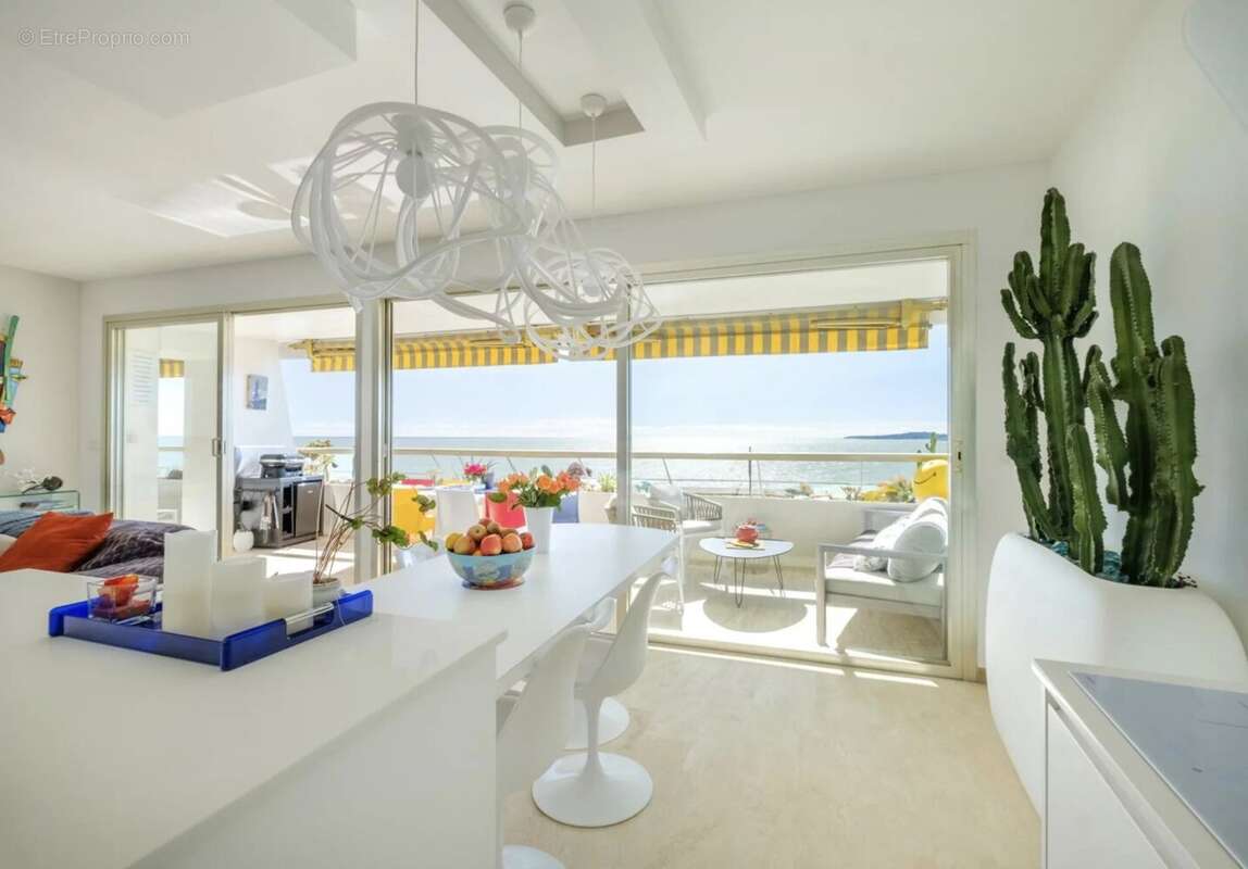 Appartement à VILLENEUVE-LOUBET