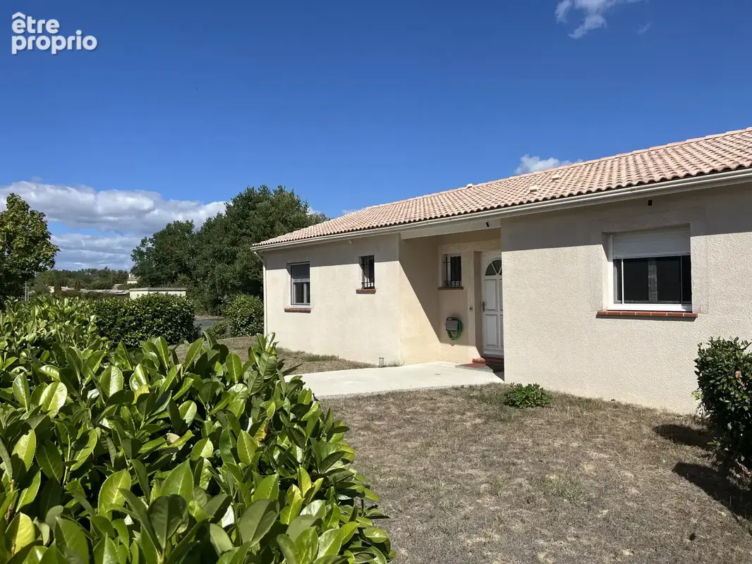 Villa à acheter avec 4 pièces à Saint-Sulpice-La-Pointe (81) - photo 1