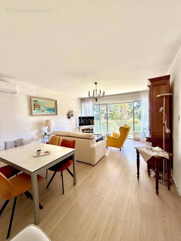 Appartement à SIX-FOURS-LES-PLAGES