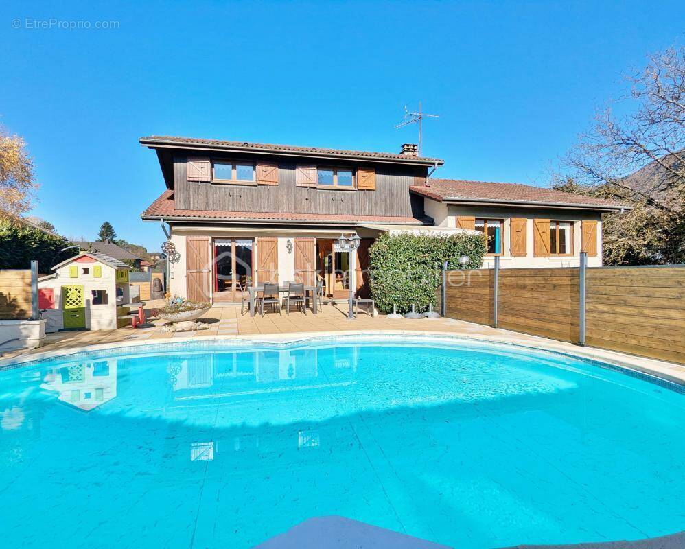 Maison à CHALLES-LES-EAUX