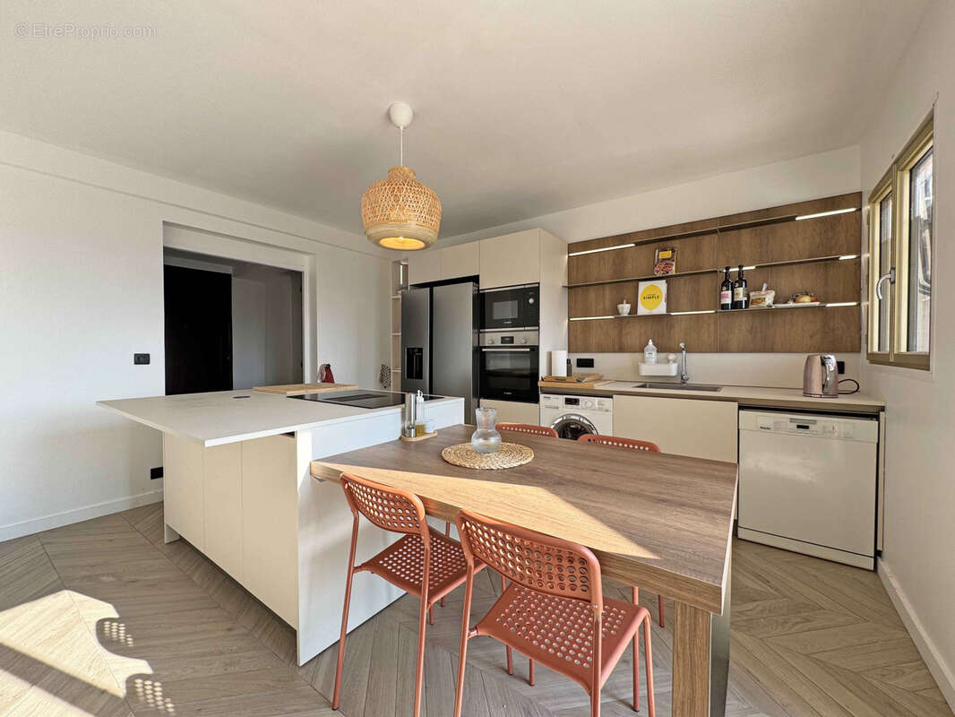 EXCLUSIVITE St JEANNET - Villa de 160 m2 avec piscine et vue dégagée - photo 5