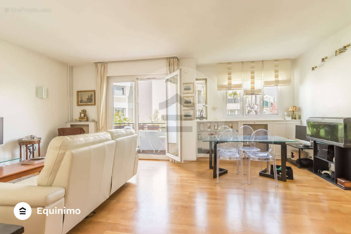 Appartement à PARIS-16E