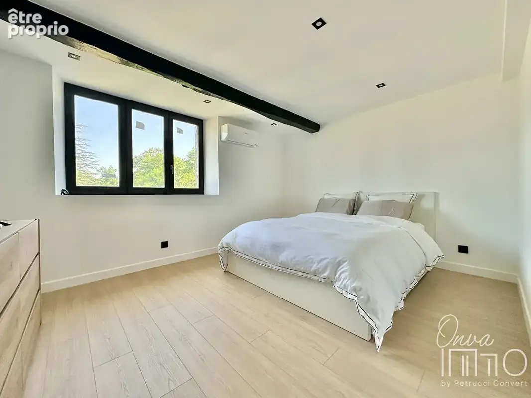 Ecully - Maison 5 pièces de 133m² rénovée avec jardin de 85m² - photo 7