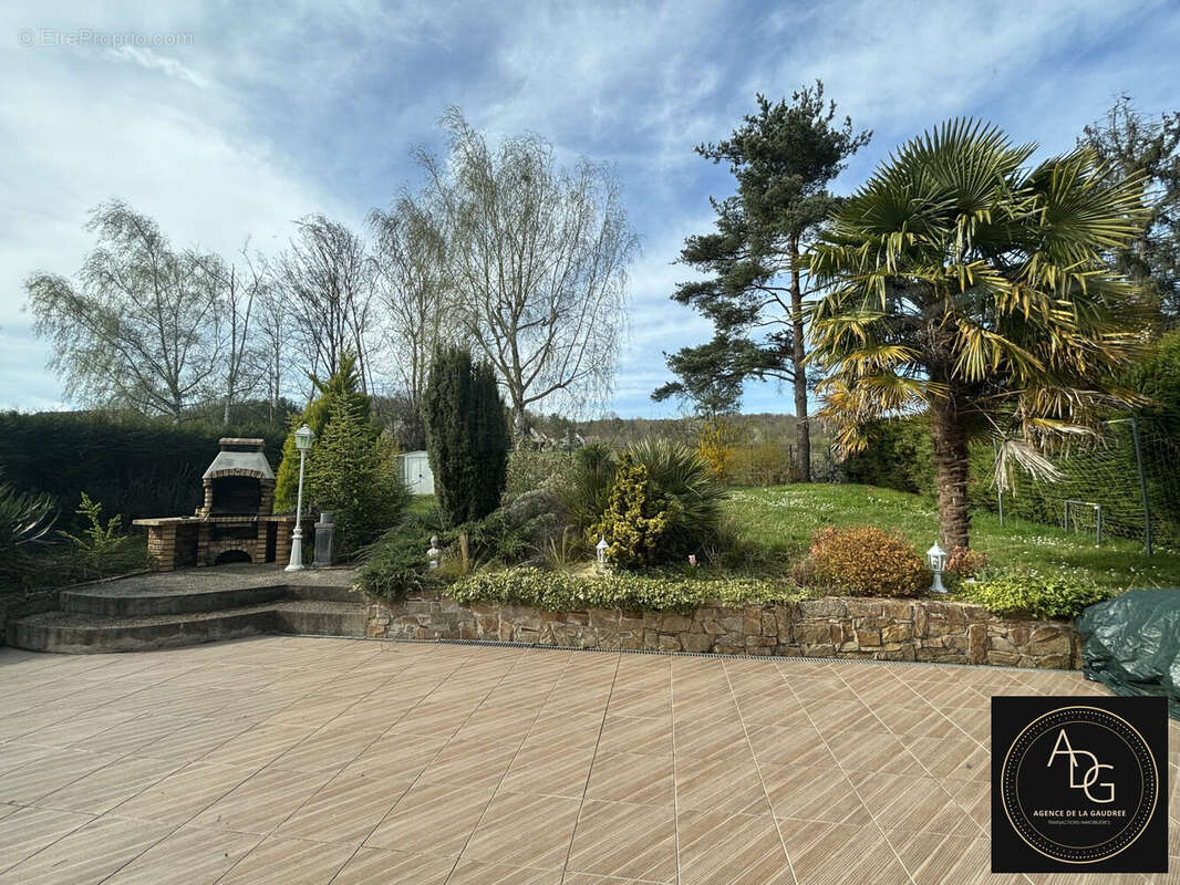 Maison à LE VAL-SAINT-GERMAIN