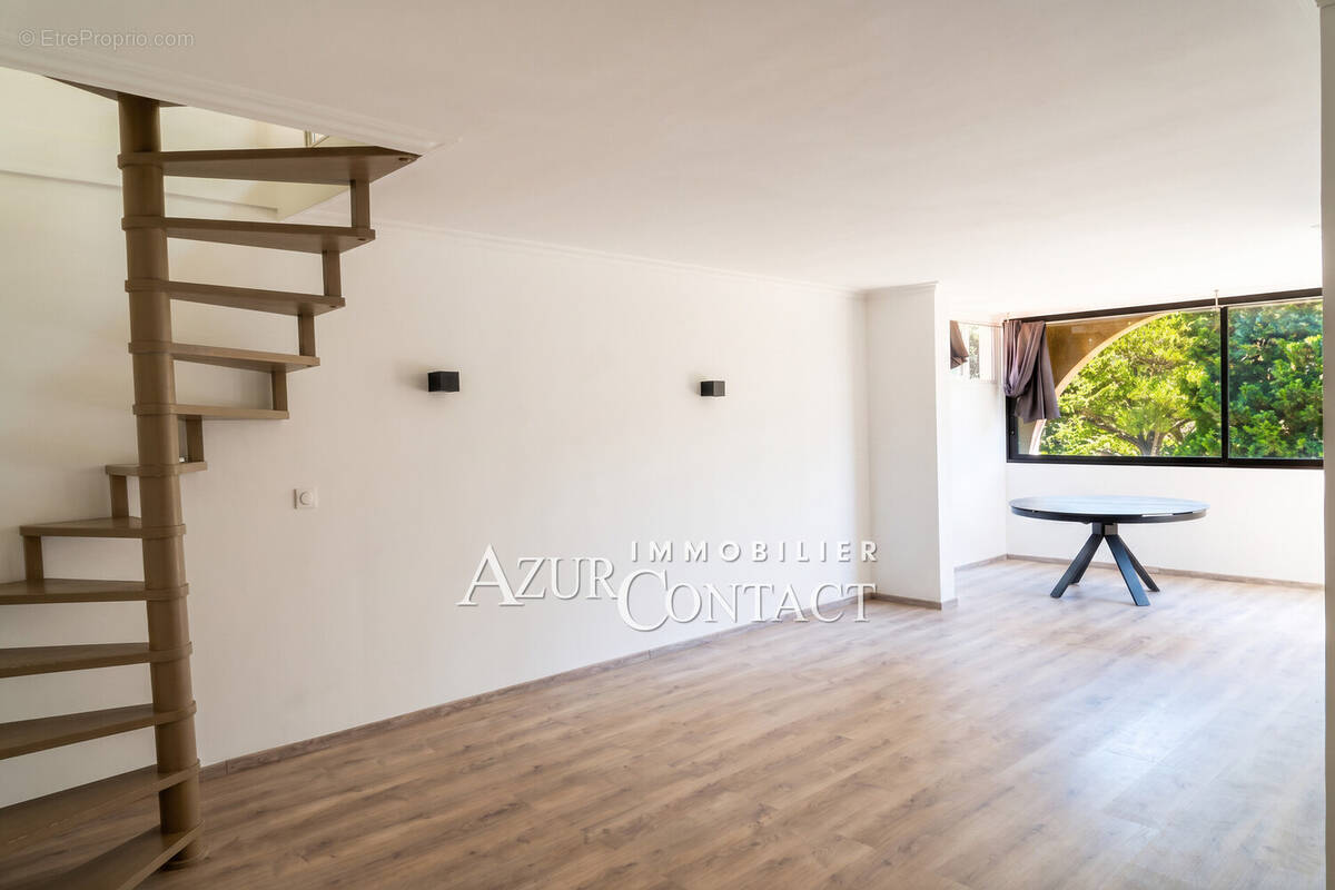Appartement à MOUGINS