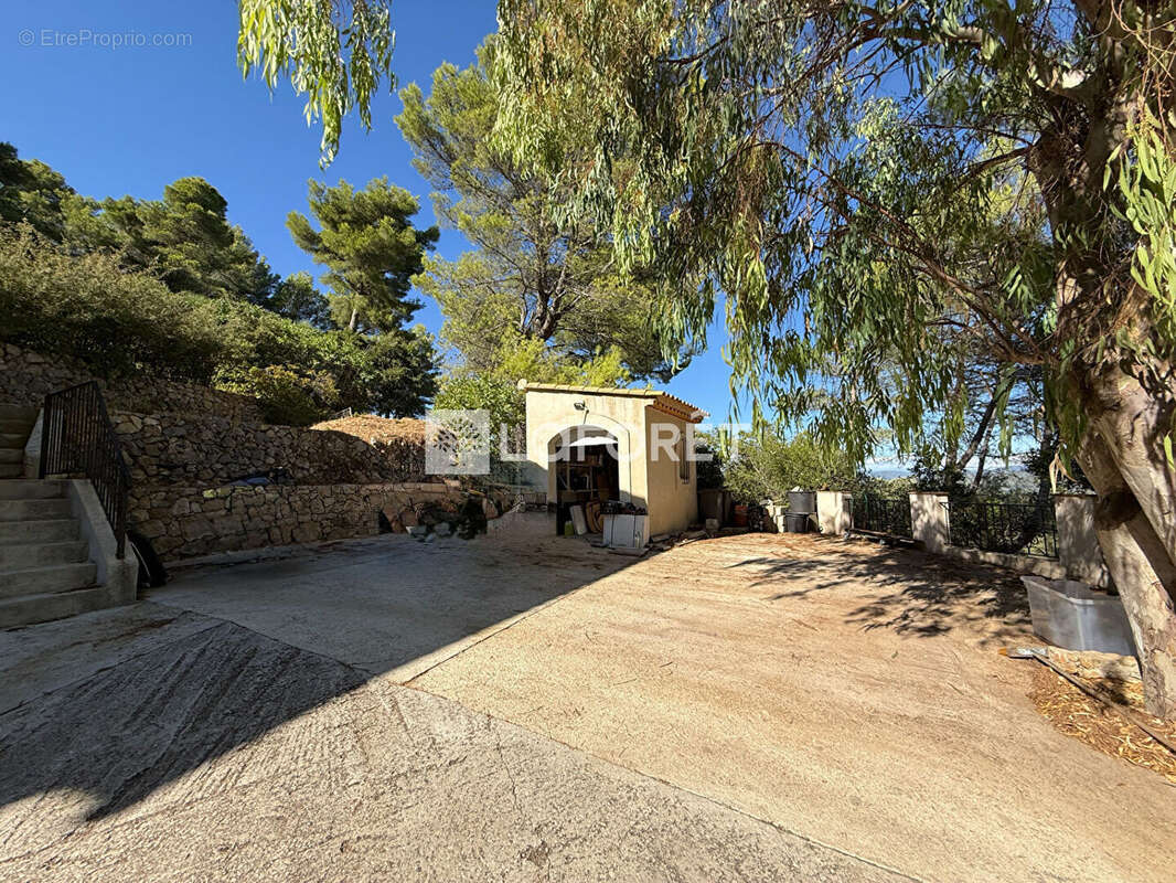 Maison à SOLLIES-VILLE