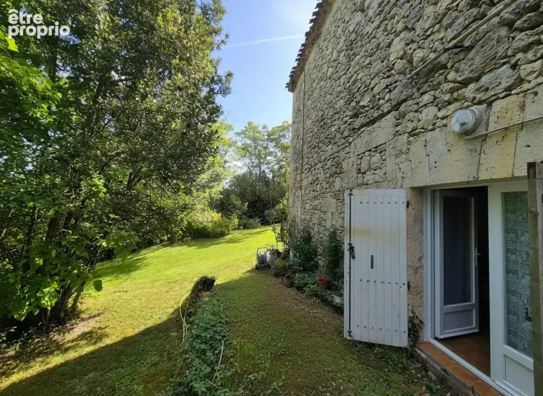 Maison en pierre + ruine + dépendance. Très beau site - photo 6