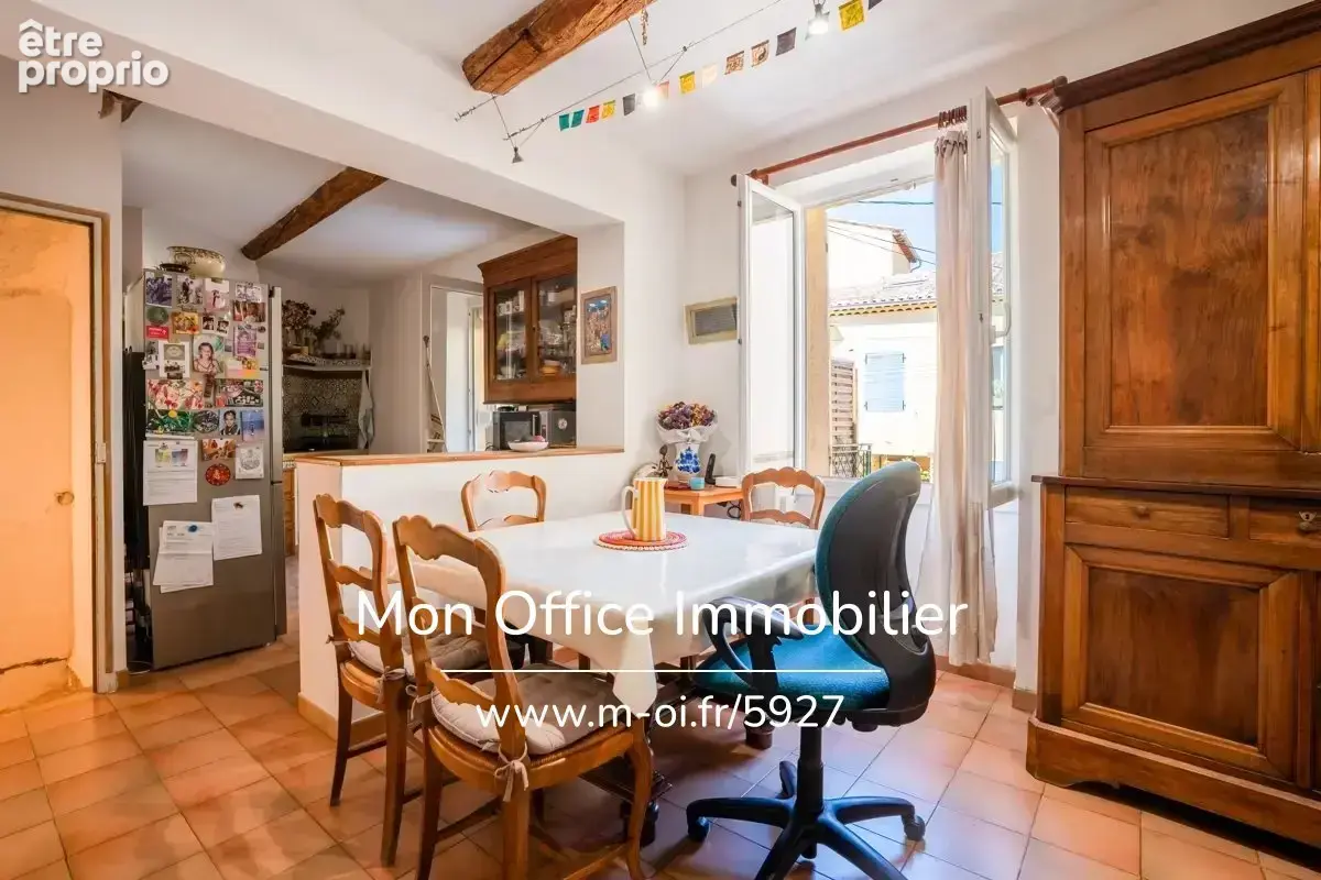 Référence : 7409-SKA - Maison de village avec une terrasse, deux garages et deux caves - photo 7