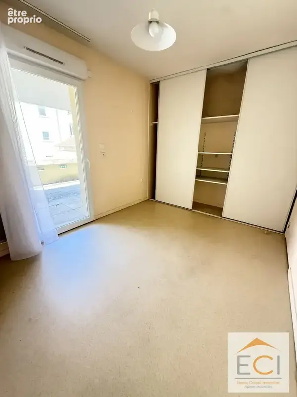À vendre - Appartement T3 au dernier étage avec terrasse - photo 6