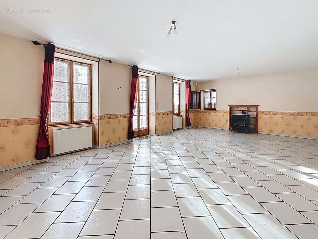 Maison à CANDE-SUR-BEUVRON