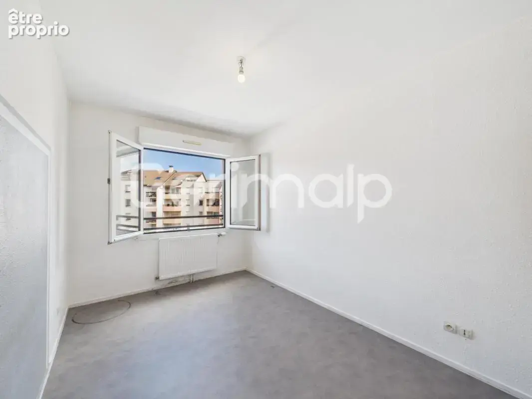 Vente - Appartement - 3 pièces + cuisine - 72,10 m² - 285 000 € - photo 13