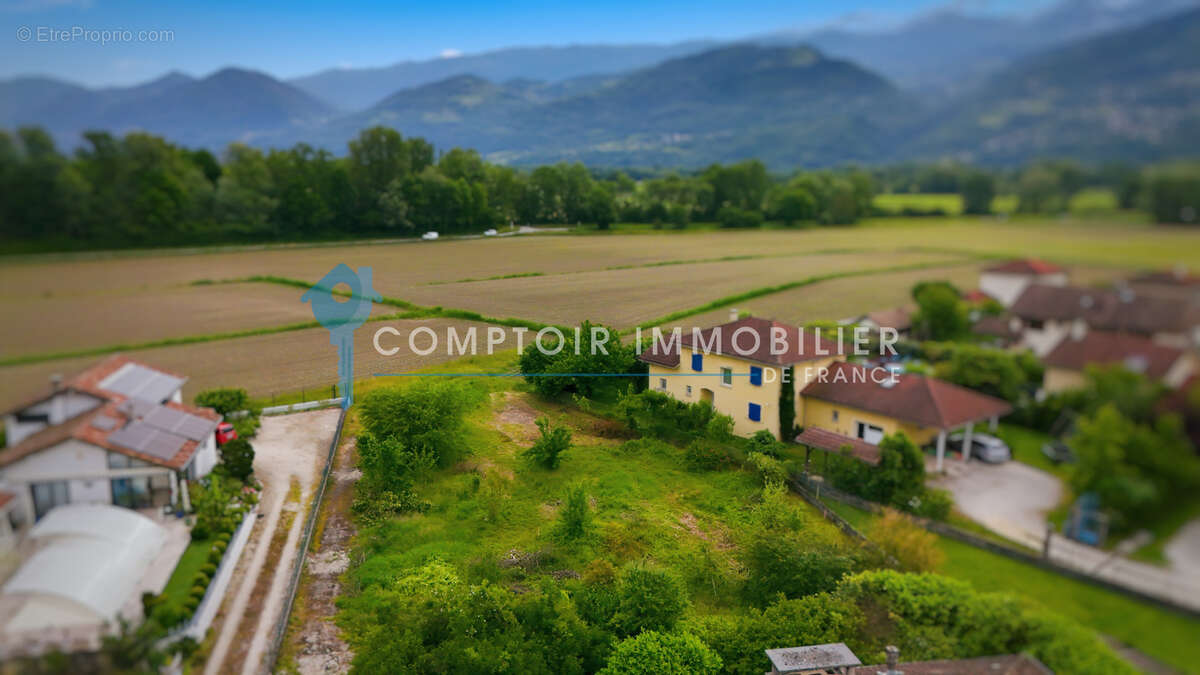 Terrain à CROLLES
