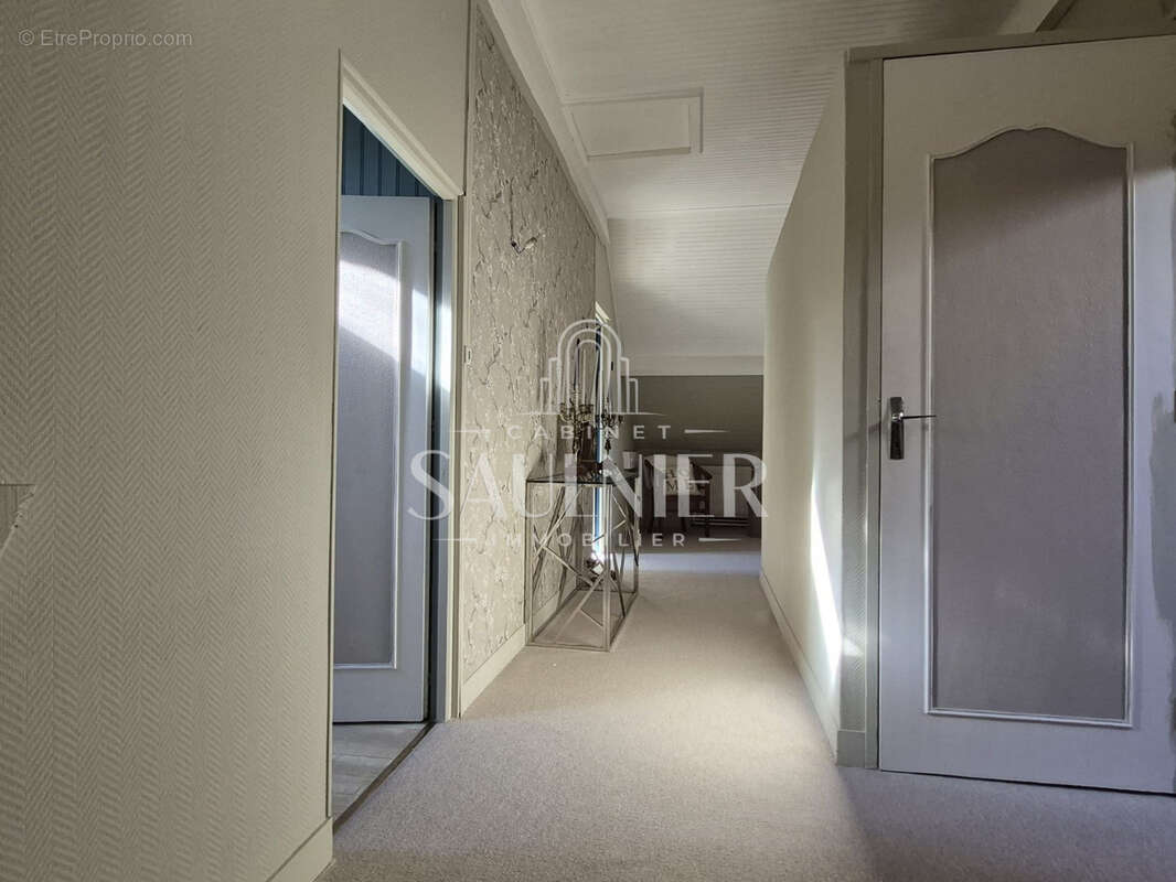 Exclusivité - Maison familiale de 126m2 avec dépendances proche du centre ville Saint-Georges-sur-Cher. - photo 10