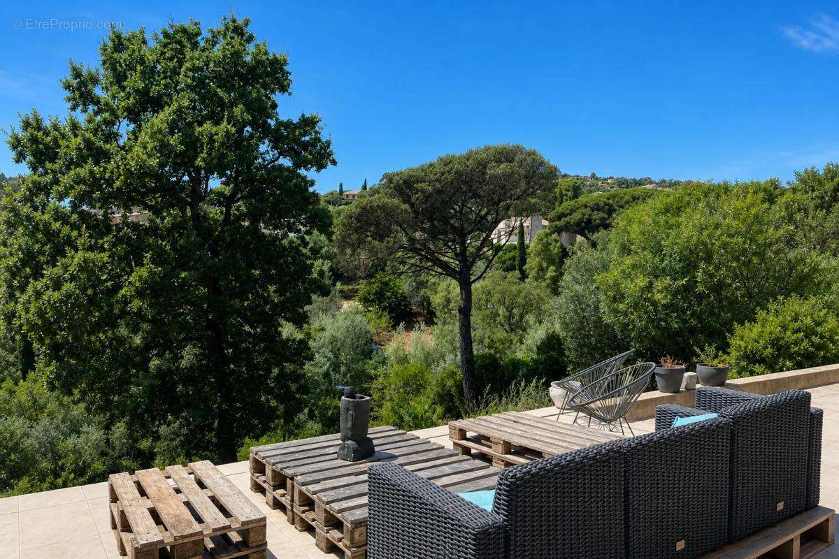 Maison à ROQUEBRUNE-SUR-ARGENS