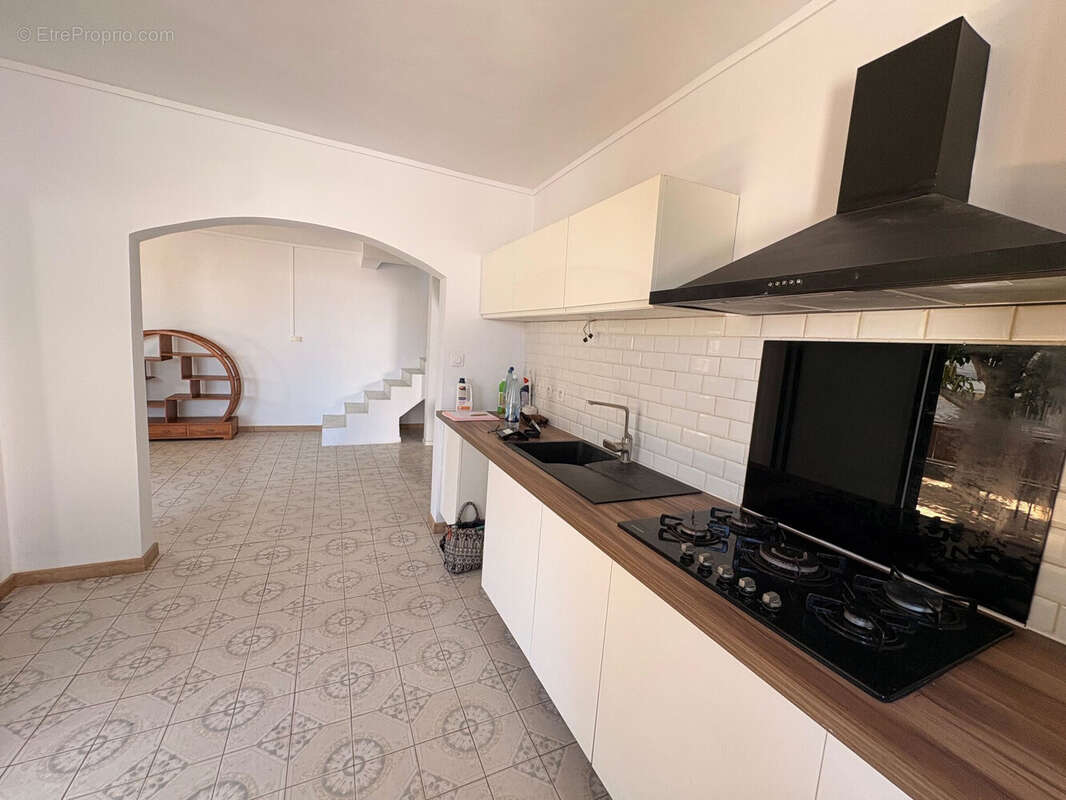 Maison 100 m² à Saint-Pierre  - photo 4