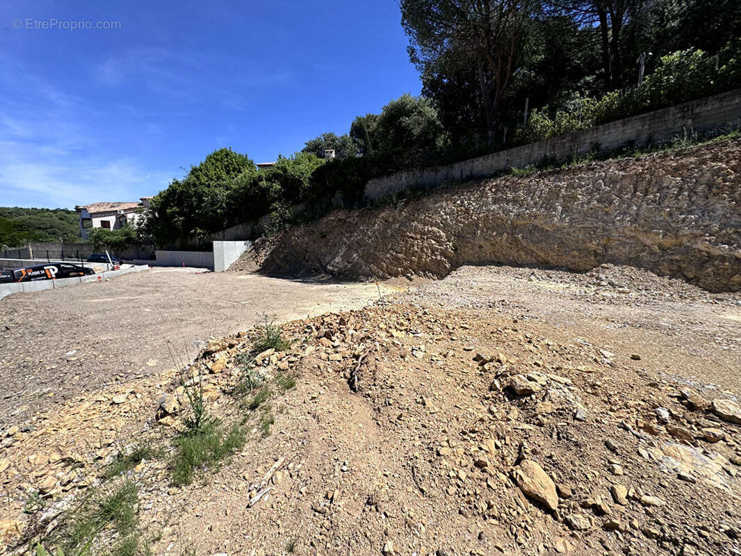 Terrain Constructible de 2100 m2 avec Permis déposé  pour une villa de 250 m2 - photo 2
