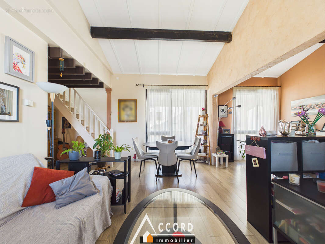 Appartement à SARTROUVILLE