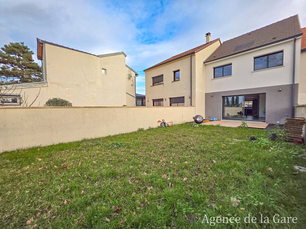 Maison à SARTROUVILLE