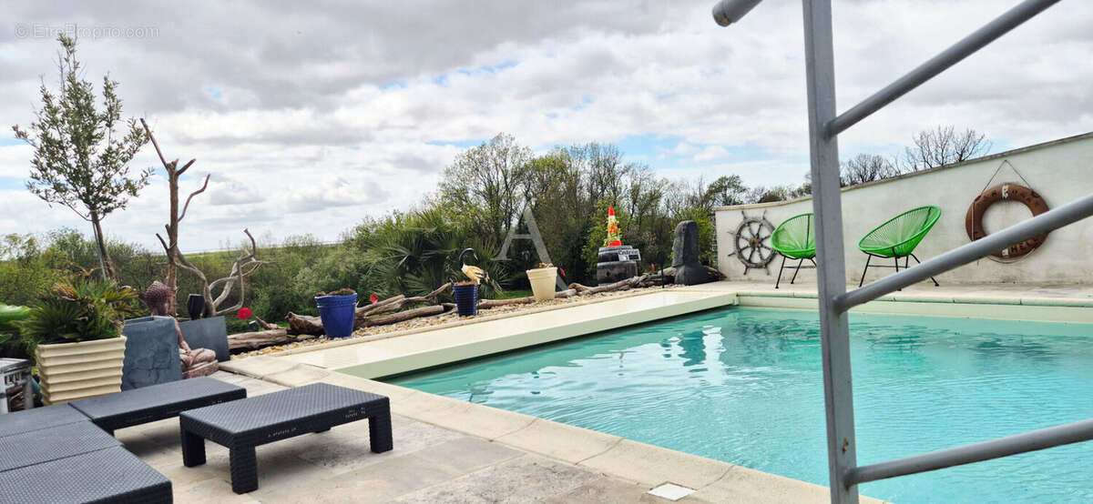 Propriété d'exception de plus de 300m² avec vue panoramique sur l'estuaire de la Gironde - photo 4