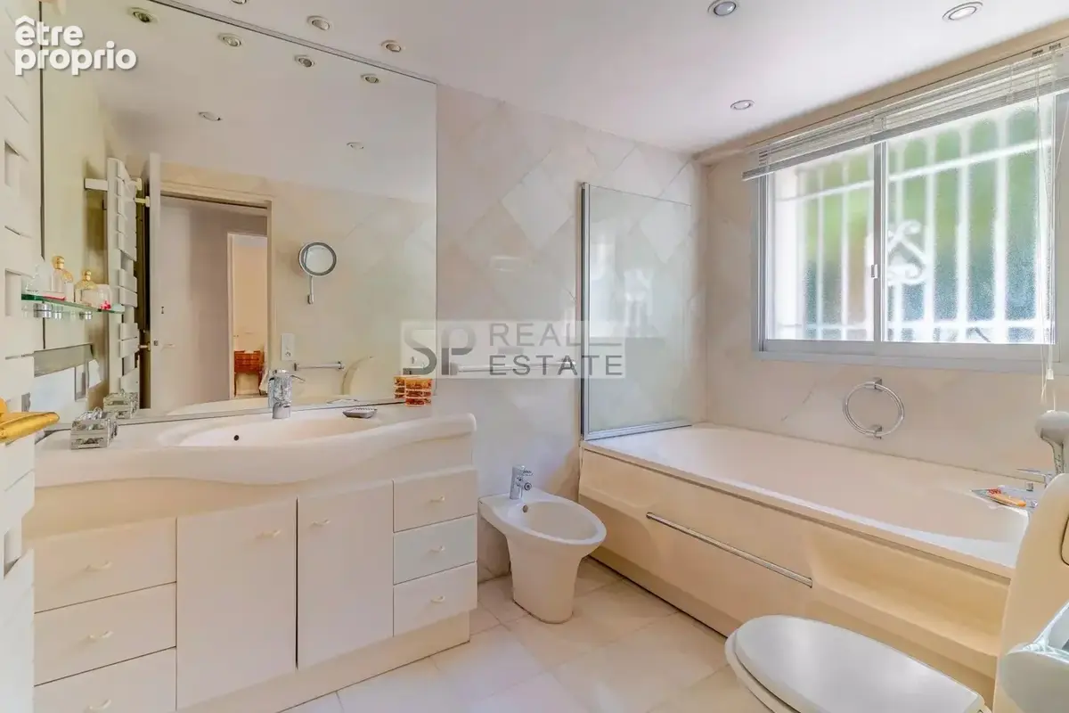 Cannes - 3 pieces - terrasse 220m² - box - photo 8