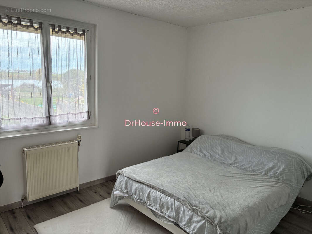 Maison à FONTAINE-LA-GUYON