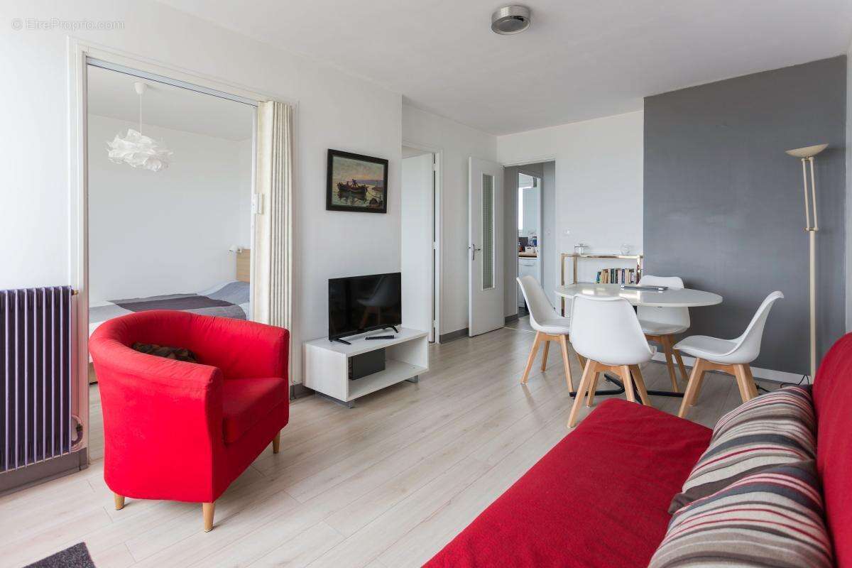 Appartement à VARAVILLE
