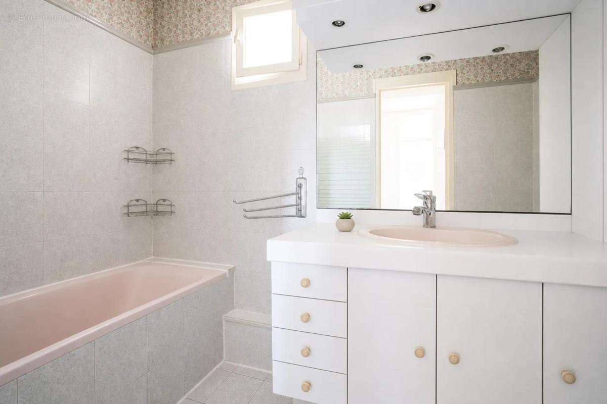 Appartement à FRESNES