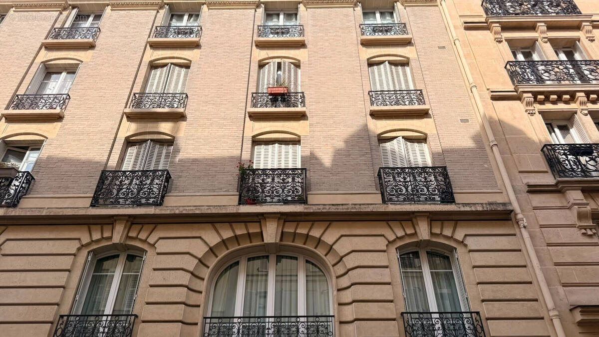 Appartement à PARIS-17E