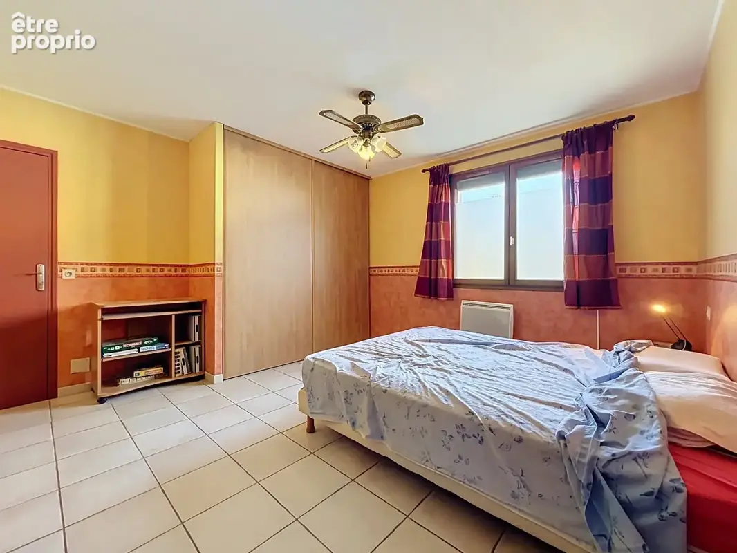 JUVIGNAC (34) - LA PLAINE : Maison à vendre 9 pièces 212 m2 divisée en deux appartements - terrain de 423 m2 - Garage - Terrasse - photo 13