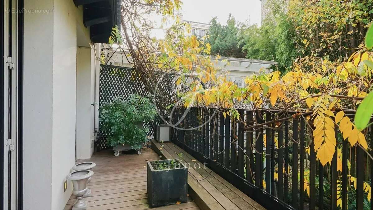 Maison à NEUILLY-SUR-SEINE