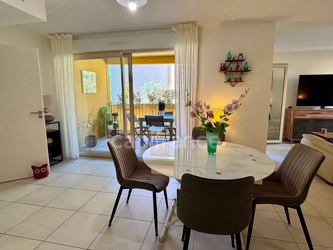 Appartement à vendre 4 pièces HYERES (83) - Plain pied - 2 parkings - 2 terrasses - photo 3