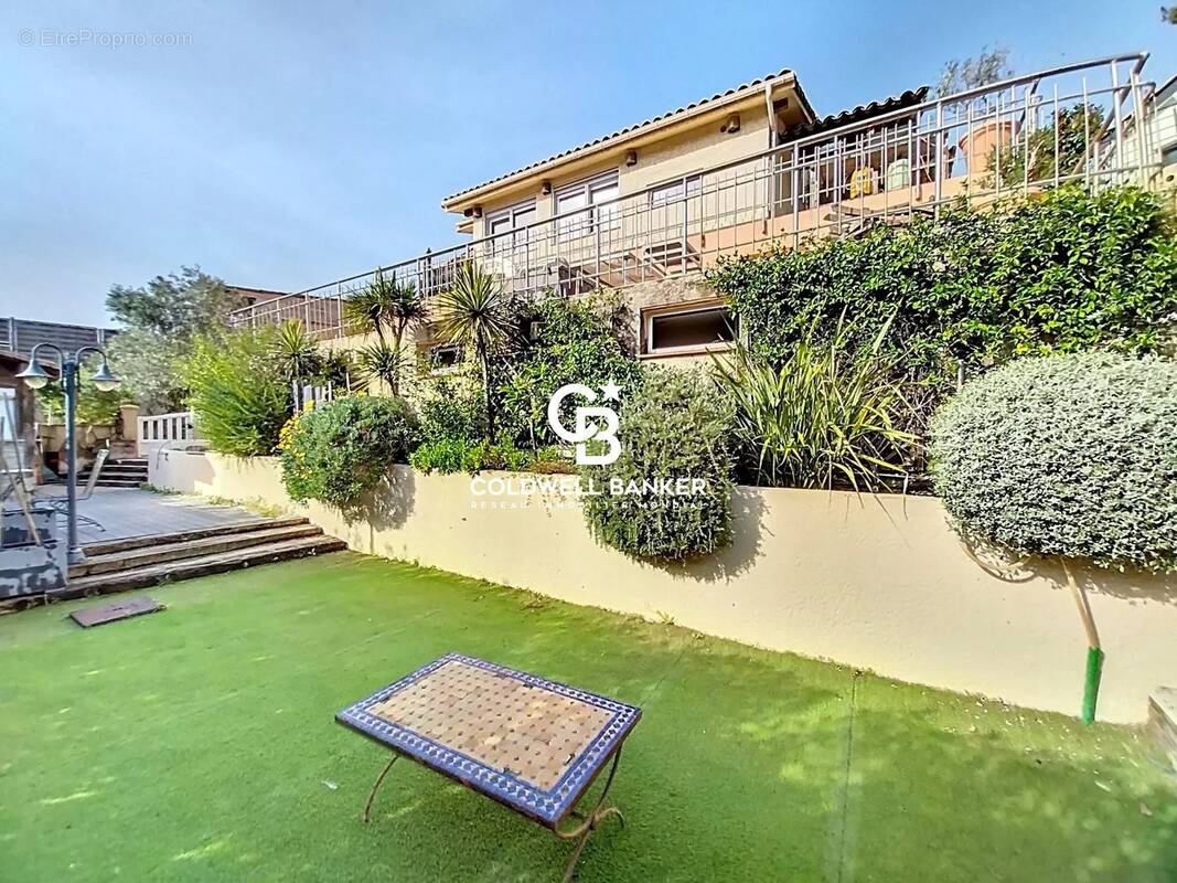 Maison à ROQUEBRUNE-SUR-ARGENS