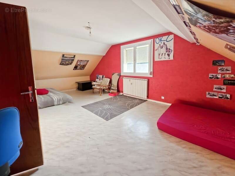 Maison familiale sur 2 000 m² de terrain – Idéale artisan, maçon, charpentier ou entrepreneur, à deux pas de Lons-le-Saunier - photo 7