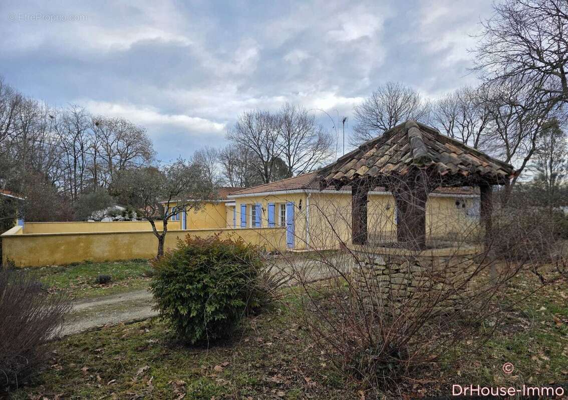 Maison à ROAILLAN