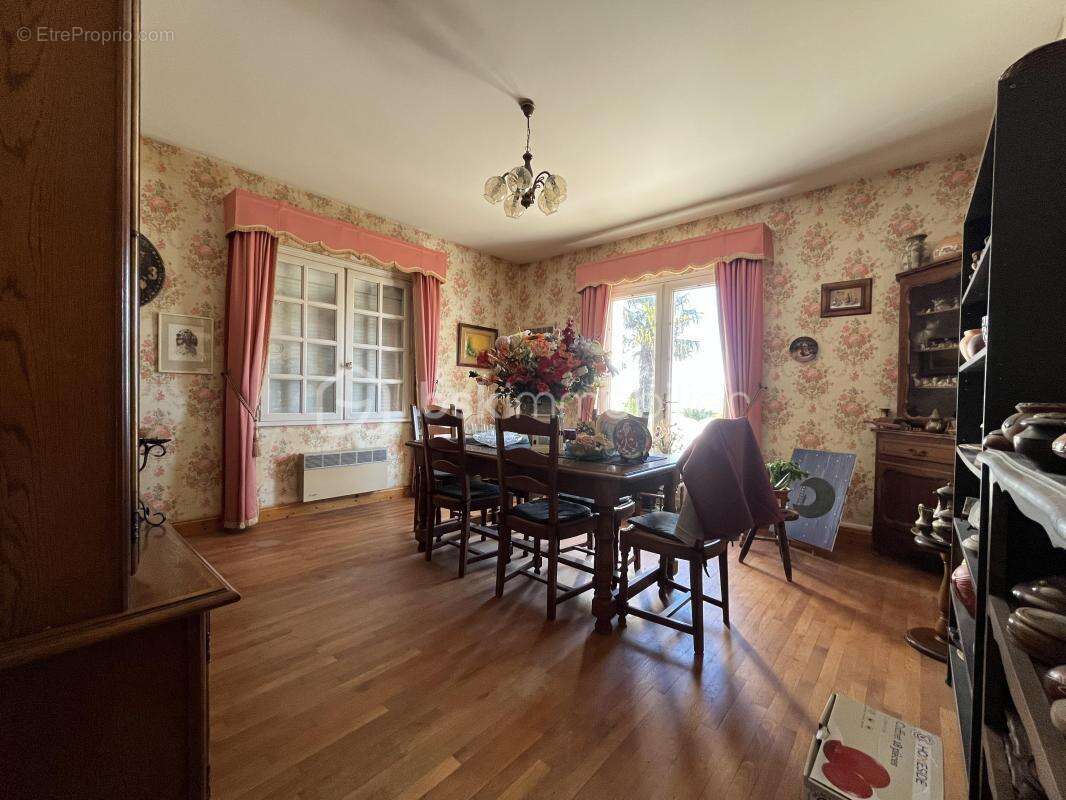  COUP DE CŒUR – Maison familiale avec grand terrain et beaux volumes - photo 10