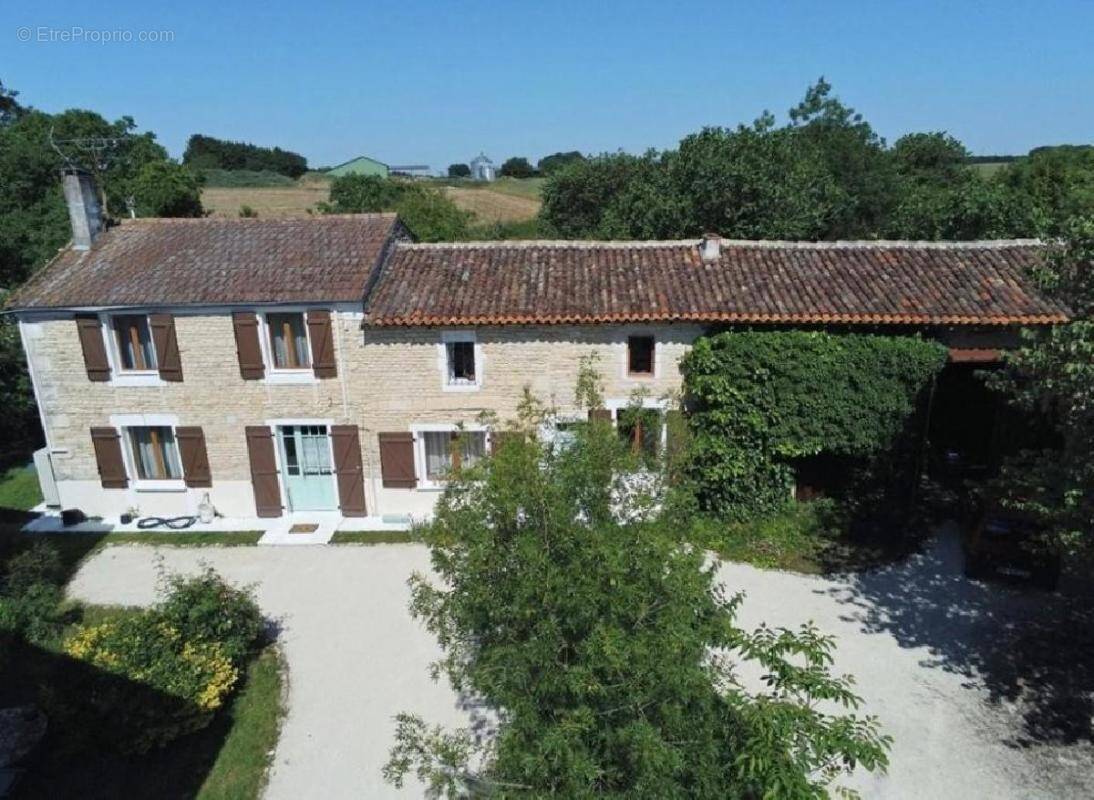 Maison à RUFFEC