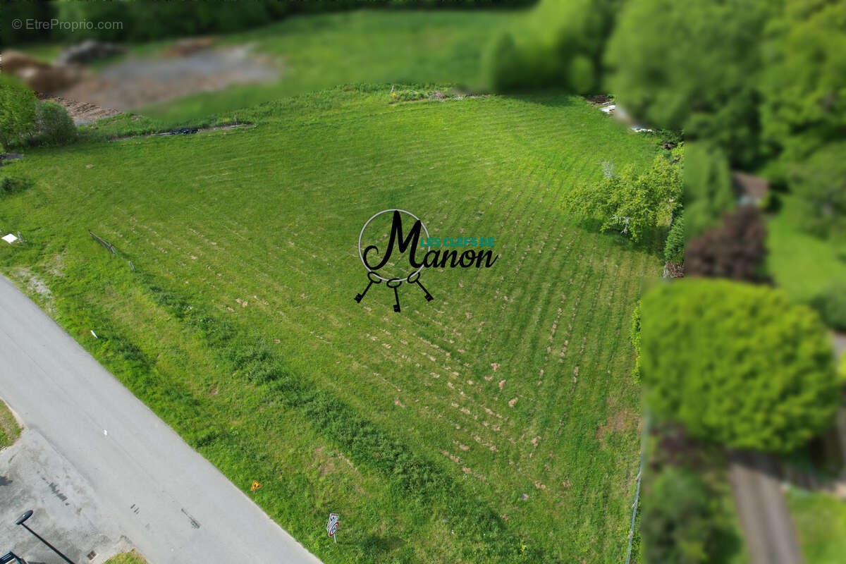 Terrain à BESSINES-SUR-GARTEMPE