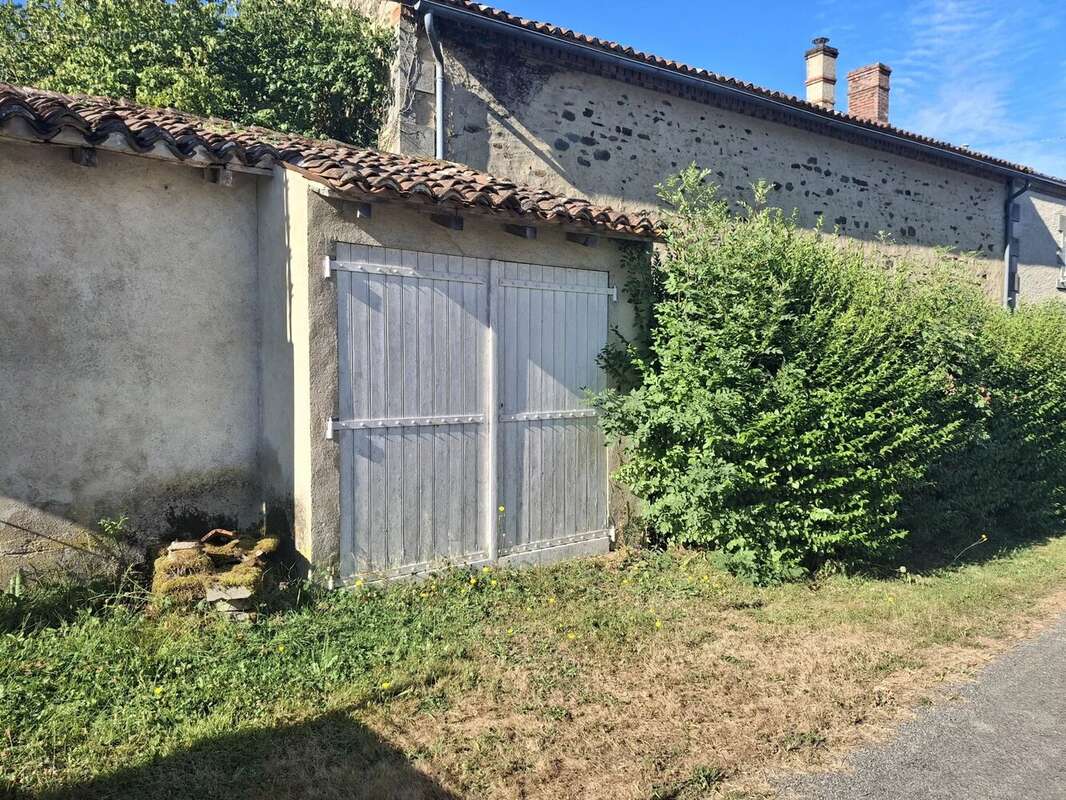 Charmante maison familiale de bonne taille à moderniser plus grange et autres dépendances - photo 18