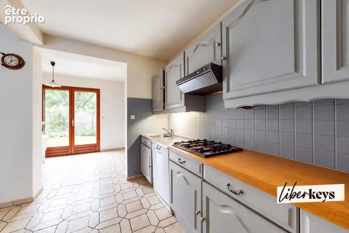Maison de 120m² avec 4 chambres, jardin, garage, et cave - photo 5