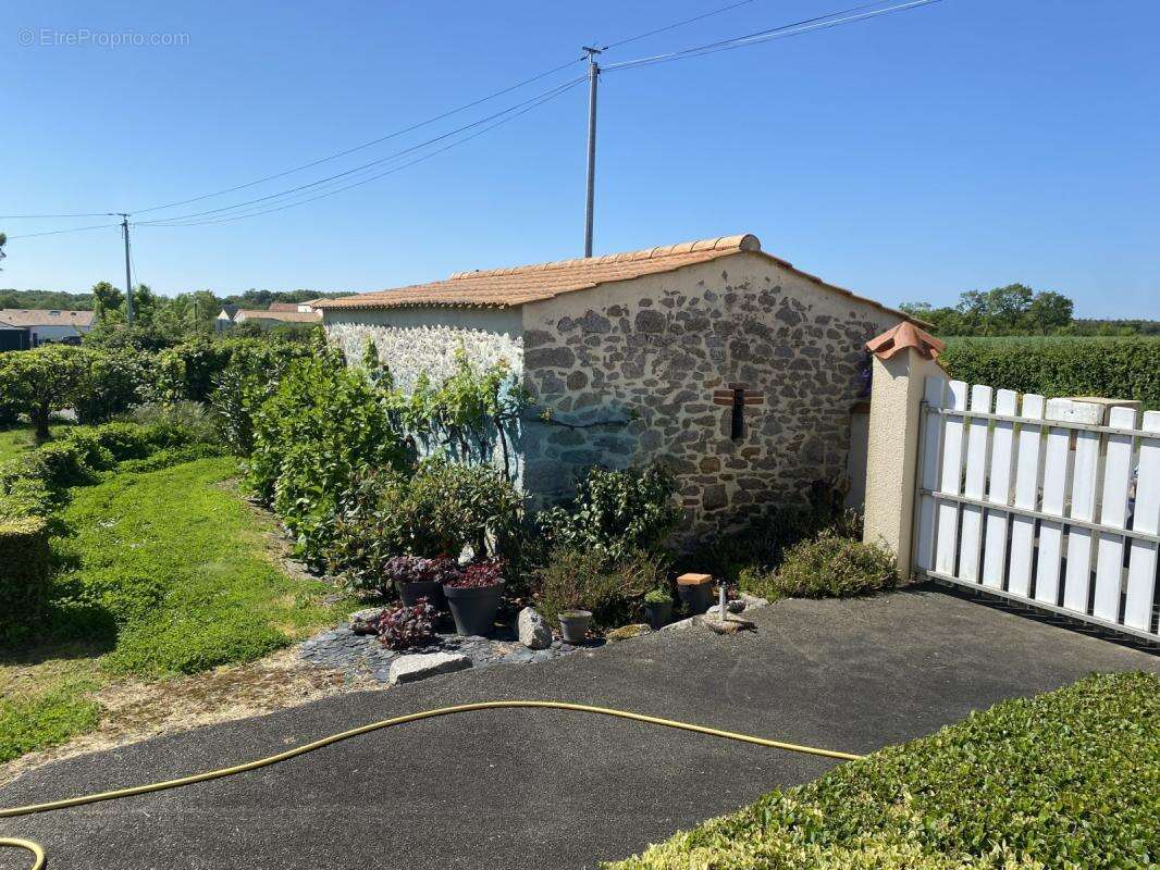 Maison à MOUTIERS-LES-MAUXFAITS