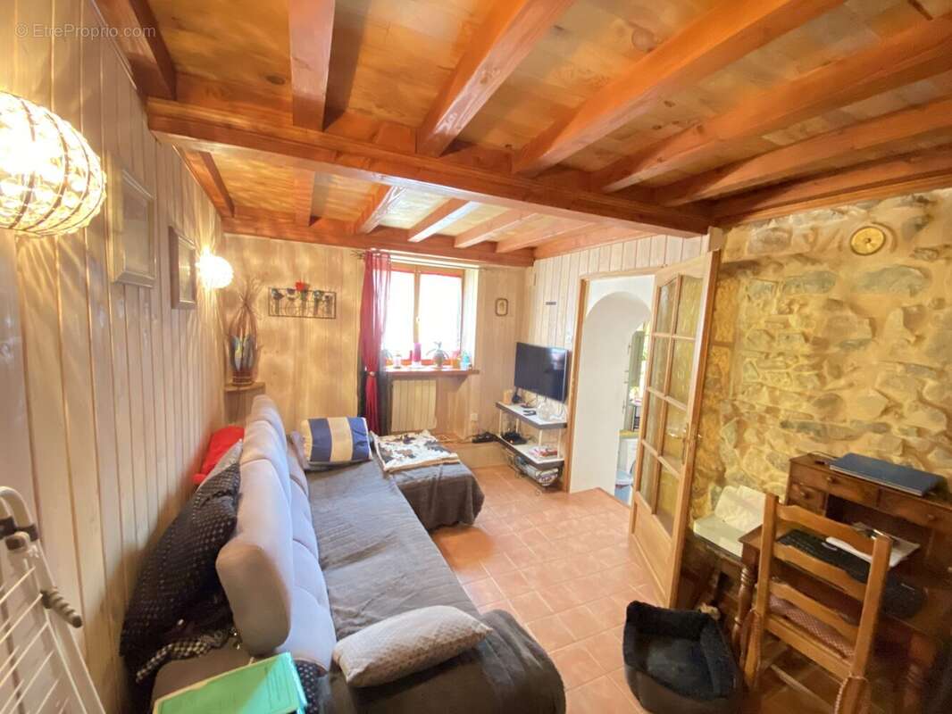 Maison à POULE-LES-ECHARMEAUX